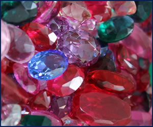 宝石の色がそれぞれ違う理由