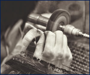 宝石研磨でハンドメイド作品を販売可能